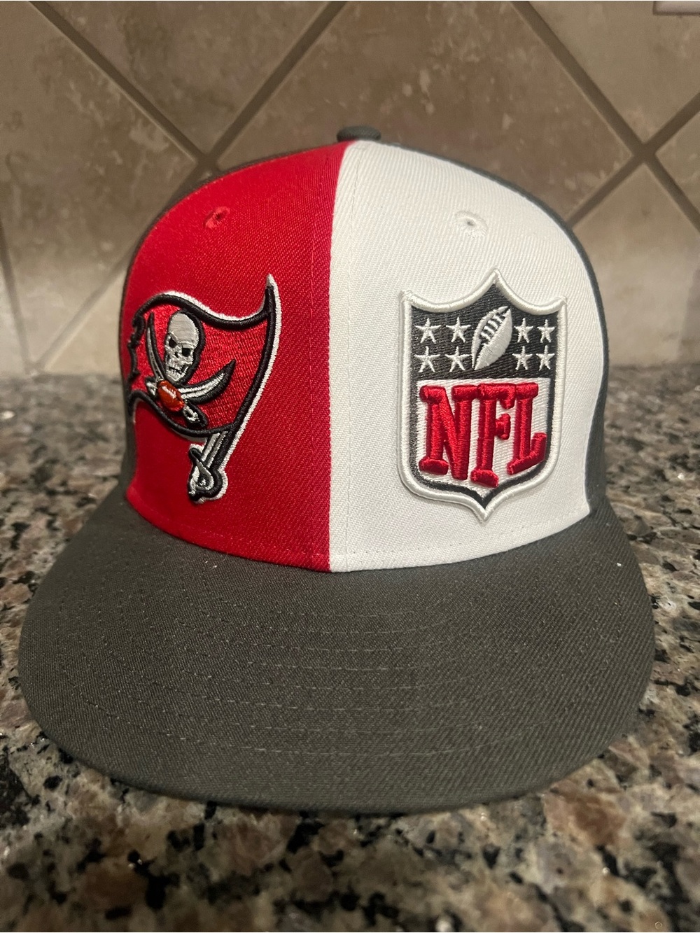 New Era Tampa Bay Buccaneers Two-Tone Red/White/Gray Snapback